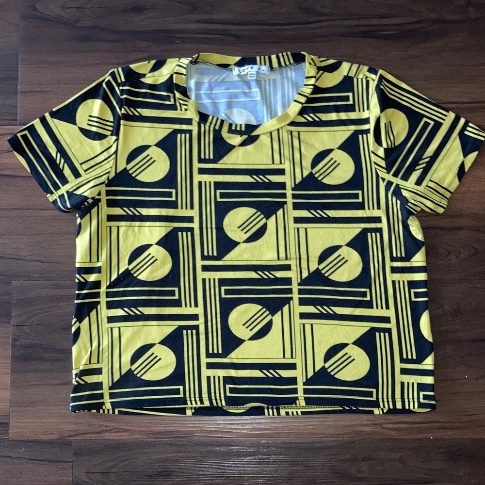 Geometric Black and Yellow Short Sleeve Tee